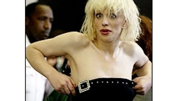 Courtney Love senza veli sulla rivista Pop