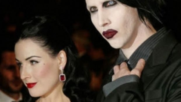 Manson beve troppo, Dita lo lascia