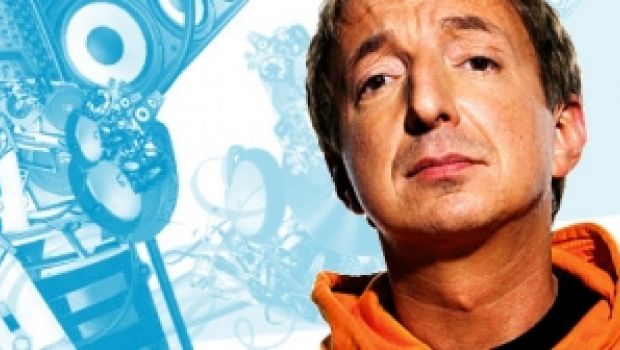 Valentino su Radio Deejay e Ferrari nello spazio