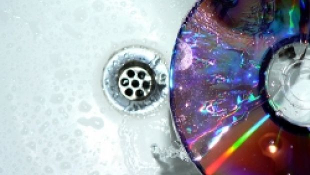 Auguri e condoglianze al 25enne Compact Disc!