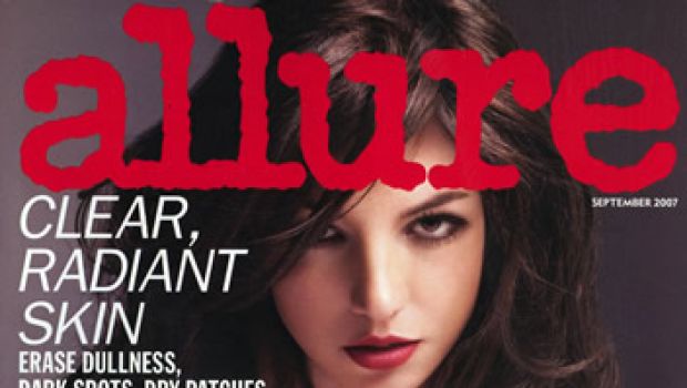 Le foto in topless (?) di Britney Spears per Allure