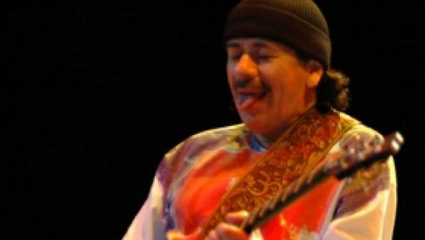 Torna la chitarra di Santana con “Into the Night”