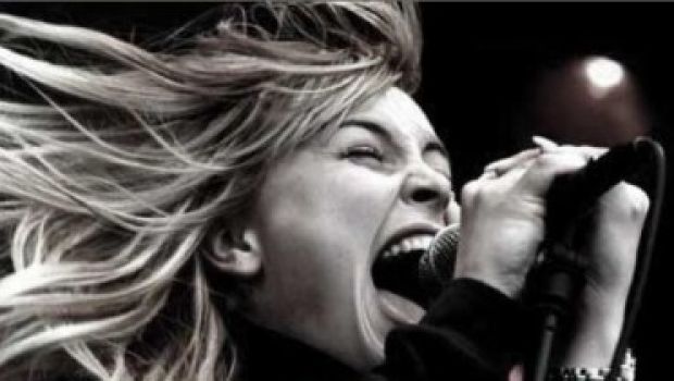 Torna Anouk con “Good God” e l’album “Who’s Your Momma”