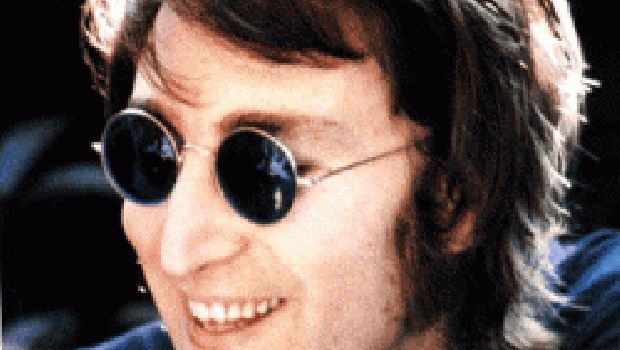 All’asta una ciocca di capelli di John Lennon
