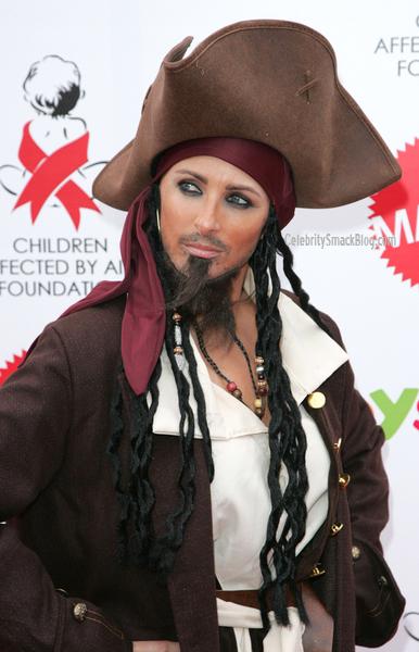 Halloween: celebrity star in costume