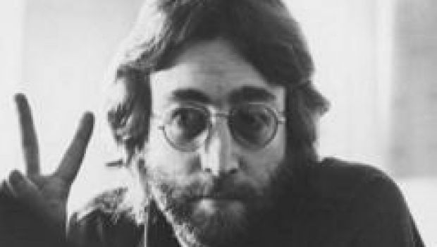 48.000 dollari per i capelli di John Lennon