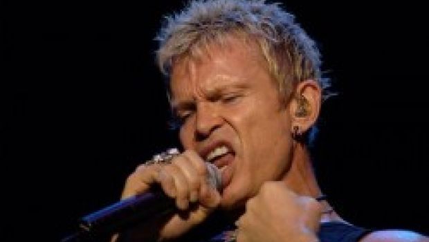 Nuove canzoni e un tour mondiale per Billy Idol