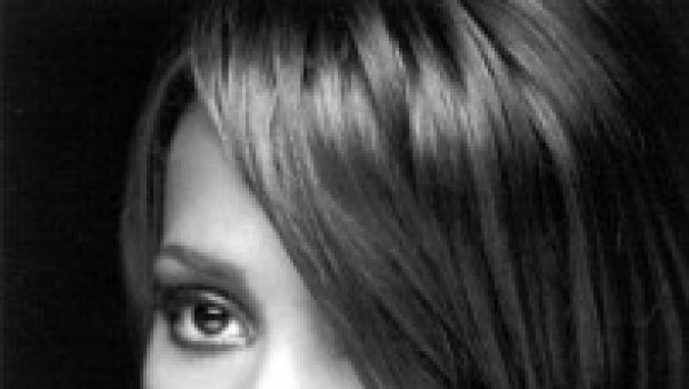 “Like I never Left”, in rete una traccia inedita di Whitney Houston con Akon