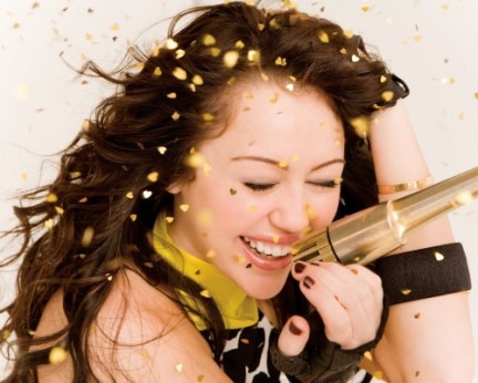 Miley Cyrus sbarca negli UK con “See you again”