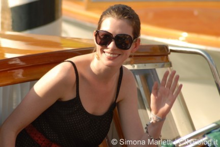 Cartoline da Venezia 65: il sorriso di Anne Hathaway
