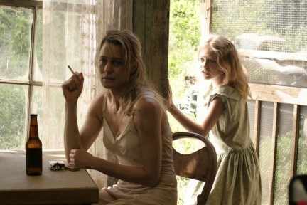 La locandina ed alcune immagini di Hounddog con Dakota Fanning