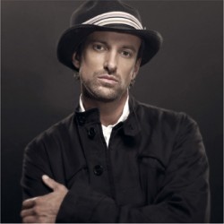 Daniel Powter torna con “Next plane home” e l’album “Under the radar”