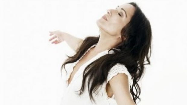 Laura Trent spiega le ali con “Birds fly” (video)
