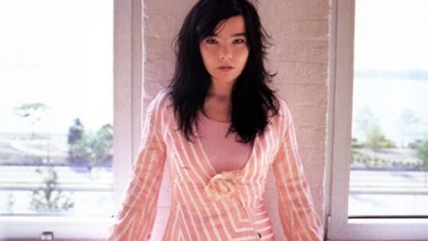Björk (feat. Thom Yorke) – Nattura