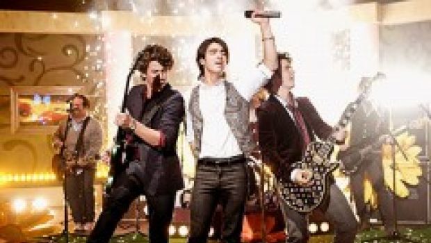 “Lovebug”, il nuovo video dei Jonas Brothers