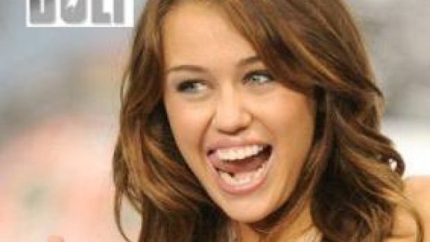 Miley Cyrus duetta con John Travolta per il film Disney “Bolt”
