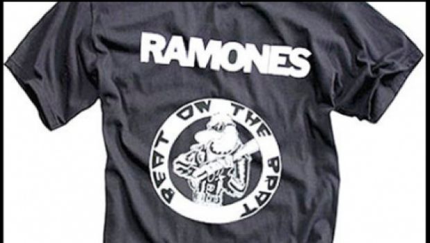 Wear Your Old Band T-Shirts to Work Day. Il 4 dicembre con la maglietta della rock band preferita