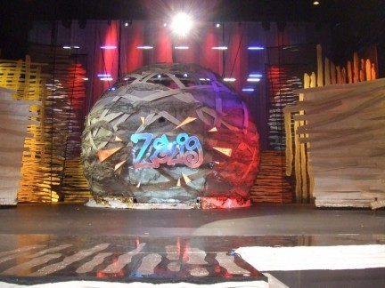 Ascolti Tv di lunedì 1 dicembre 2008: senza l’Isola Zelig stravince con 7.800.000 telespettatori e il 27,05% (Gilez a 4.919 – 28,03%). Il Gala dell’Isola a 4.900.000 e il 20,85%. Paolo VI chiude con 5 milioni 600mila