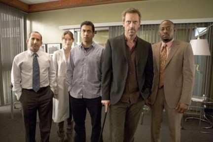 Ascolti Tv di domenica 4 gennaio 2009: Dottor House ad un passo da Tutti pazzi per Amore. NCIS e Criminal Minds battono il Dottor Dolittle 2. Record per L’Arena di Giletti con ospite Maurizio Costanzo
