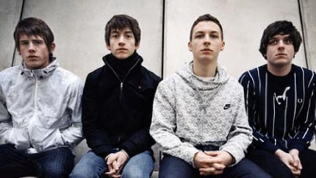 Arctic Monkeys, luci e ombre sui nuovi brani: per i fan sono molli come il porridge