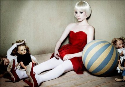Avril Lavigne tra Prestige Magazine e Abbey Dawn