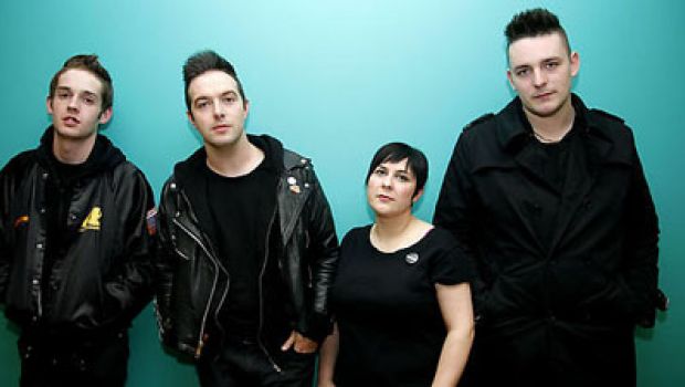 Glasvegas – Flowers and football top (video)