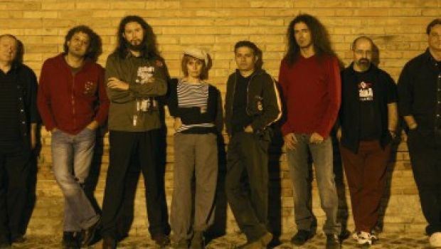 I Modena City Ramblers rovesciano gli standard: prima il tour e poi il nuovo disco “Onda libera”