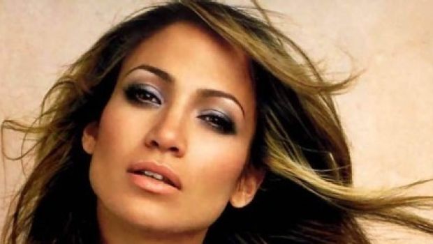 Jennifer Lopez, in rete l’inedita “Hooked on You”