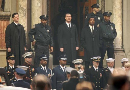 Salt – nuove foto dal set di New York: finalmente vediamo anche Liev Schreiber e Chiwetel Ejiofor accanto ad un’Angelina Jolie diventata mora