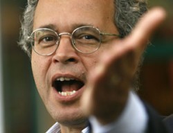 Enrico Mentana è ‘single’: “Da oggi sono ufficialmente un signorino”. La7 in attesa: “Io aspetto proposte concrete”