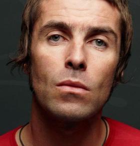 Oasis: Liam Gallagher svela una canzone inedita per la sua linea d’abbigliamento
