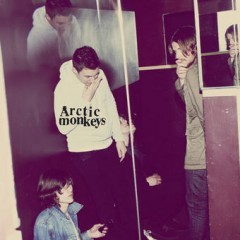 Arctic Monkeys: “Humbug” è il nuovo album; “Crying Lightning” il primo singolo