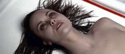 After.Life – le prime foto del thriller con Christina Ricci e Liam Neeson