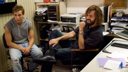 Locandina, character poster e qualche foto di Extract, con Jason Bateman, Mila Kunis e Ben Affleck