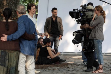 Julia Roberts e James Franco sul set di Eat, Pray, Love – fotogallery