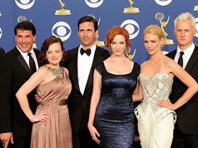 Emmy Awards 2009: i vincitori. 30 Rock e Mad Men ancora in vetta, Glenn Close e Bryan Cranston migliori attori drama, sorpresa per Toni Collette. Michael Emerson miglior attore non protagonista, True Blood miglior cast