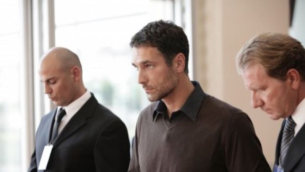 Ascolti Tv di lunedì 28 settembre 2009: Intelligence vince ancora con oltre il 27%, Salemme solo il 13%. Amici parte con più del 20%, Striscia a 8 milioni, Lerner al 5%