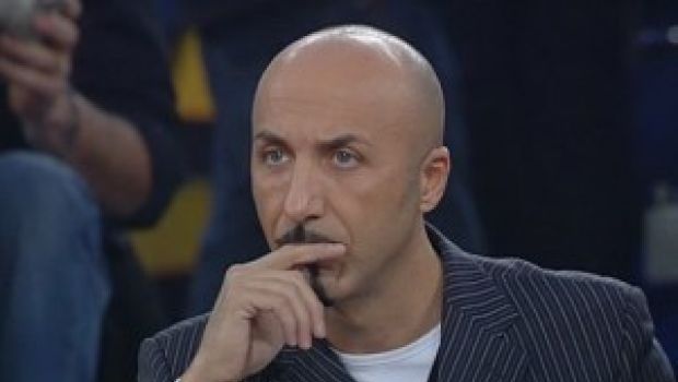 Luca Jurman fatto fuori da Amici? Al contrario, lui non ha dato la disponibilità richiesta. E intanto si formano le due squadre: Squadra del Sole vs. Squadra della Luna