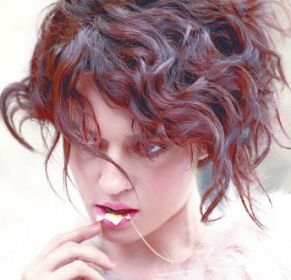 Carmen Consoli, ascolta “Non molto lontano da qui”. Il nuovo album “Elettra” esce il 30 ottobre