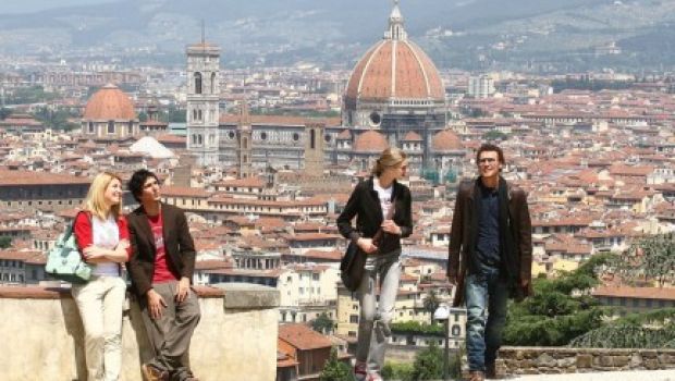 Ascolti Tv di domenica 18 ottobre 2009: Una sera d’ottobre vince con oltre 5 milioni e mezzo surclassando Io non dimentico. Ottimo Batman Begins, cresce Domenica Cinque