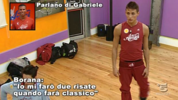 Amici: il quinto speciale in liveblogging. Enrico canta Mostrami il tuo amore di Grignani (ospite), William ha l’inedito Speciale, Denis, Stella e Davide in discussione. In studio Federico Moccia