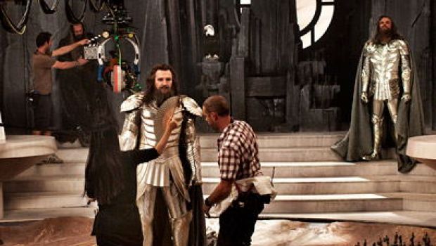 Liam Neeson nei panni di Zeus sul set di Clash of the Titans – le foto