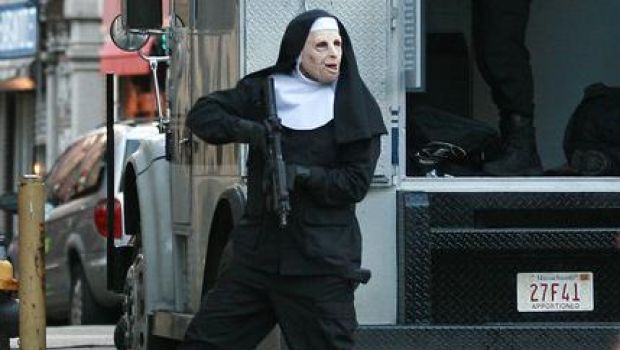Ben Affleck armato (e mascherato da suora) gira The Town