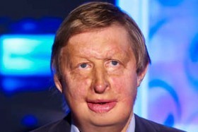 James Partridge sfigurato legge le news e combatte la discriminazione in Tv