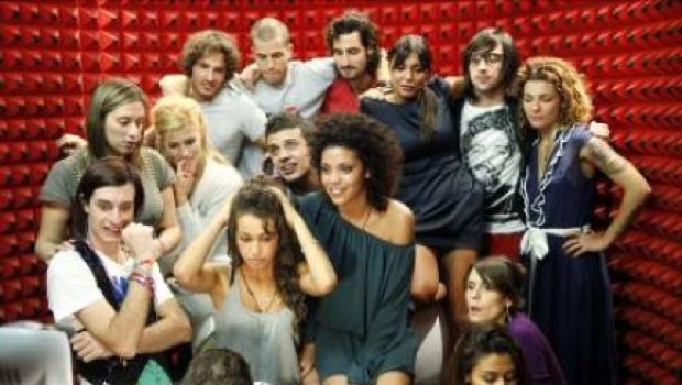 Grande Fratello 10 – Veronica Ciardi domani entra nella casa (Anteprima TvBlog). Nella seconda puntata, il trans Gabriele Belli  e Mauro Marin gli altri due nuovi concorrenti