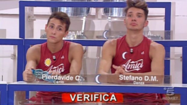 Amici: il settimo speciale in liveblogging. La sfida (senza senso) di Pierdavide Carone. Loredana Errore sprecata in Ti amo. Emma Marrone convince con Folle paradiso