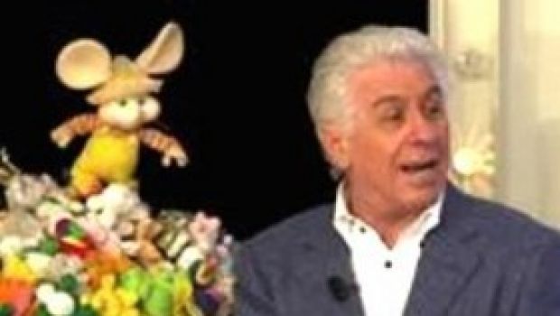 RaiUno, al 52°Zecchino d’oro  fuori Cino Tortorella che dice:”Non sono un bacucco da rottamare”. E fa causa per danni morali