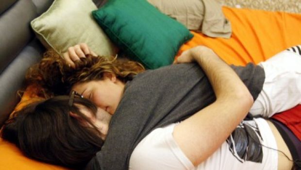 Grande Fratello 10: domani la quarta puntata con un’eliminazione a sorpresa, i triangoli d’amore e l’elettro snake. E Daniela Caneo manda un messaggio nella casa