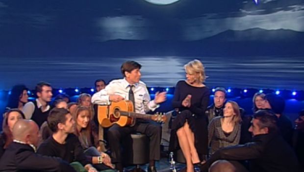 Ascolti Tv di domenica 22 novembre 2009: Grazie a Tutti con ospite a sorpresa Maria De Filippi tocca 5 milioni e il 21,5%. Distretto di Polizia a 4 milioni. Quelli che il calcio vince su tutti