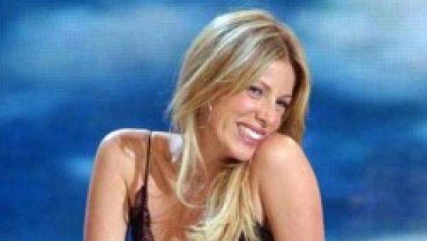 La televisione è donna. Perché gli uomini non “tirano” più sul piccolo schermo?